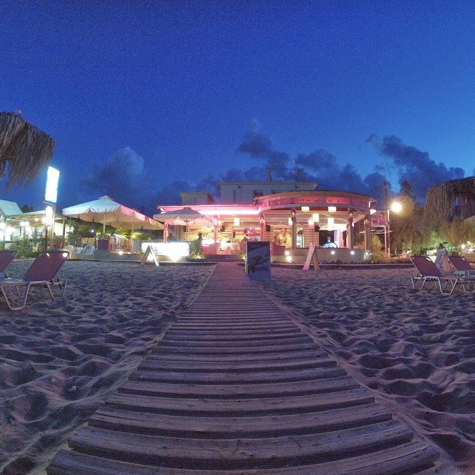 BUCA BEACH LOUNGE BAR