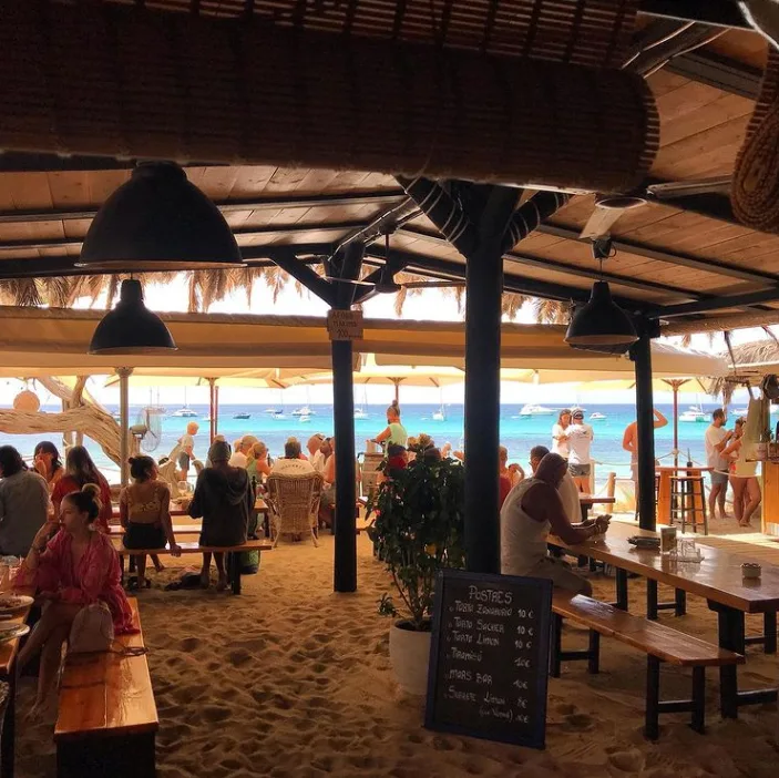 El Tiburón Beach Club