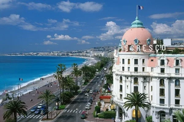 Visit the Promenade des Anglais