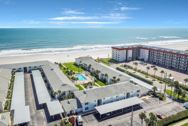 7 Best New Smyrna Beach Clubs (2023)