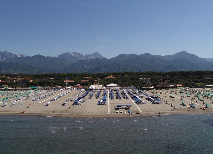 beach clubs in forte dei marmi