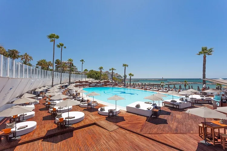 beach clubs puerto banus