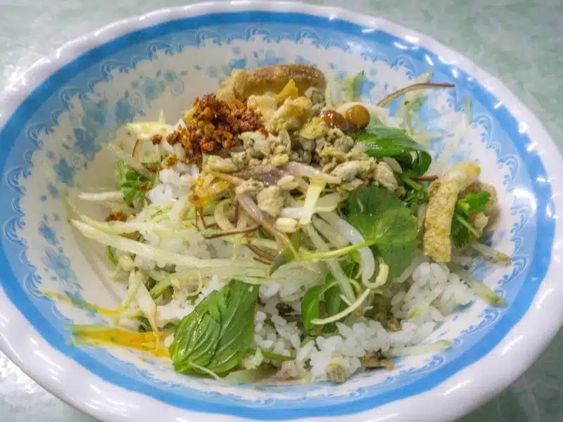 A bowl of Hue clam rice